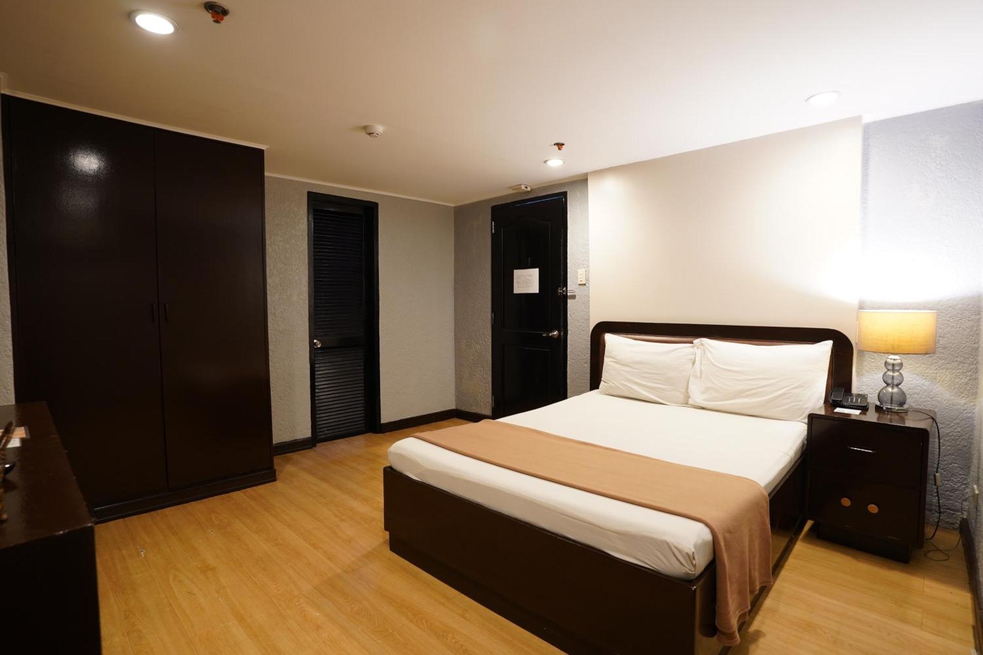 Arzo Hotel Manille Extérieur photo